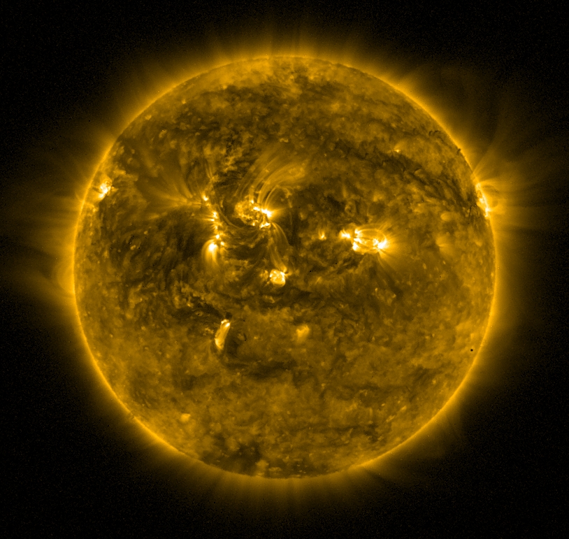 KI generiert: Das Bild zeigt eine Nahaufnahme der Sonne mit deutlichen Sonnenflecken und leuchtenden Energieausbrüchen auf ihrer Oberfläche. Die starke Leuchtkraft und die Details der Sonnenaktivität sind klar erkennbar.